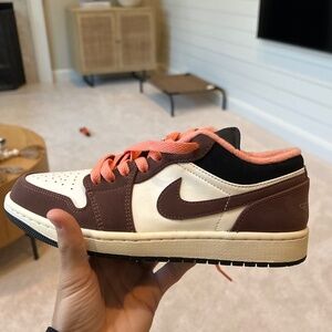 Air Jordan 1 Low SE - Size 7 - Mocha Color Way - Very Lightly Used (Worn 1x)